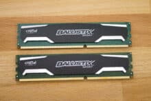 Überprüft an welcher Stelle die Kerbe in den Kontakten des RAMs ist