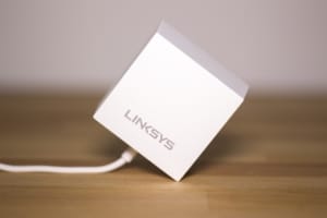 Das Netzteil eines Linksys Velop Nodes