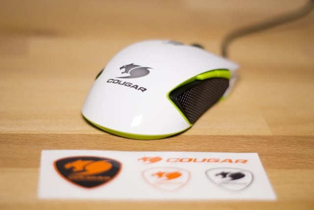 Cougar 450M mit Aufklebern aus dem Lieferumfang