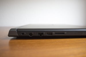 Anschlüsse auf der linken Seite