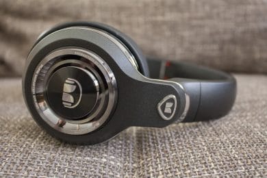 Linke Ohrmuschel von außen