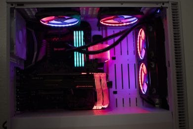 Beleuchtetes System im Dunkeln