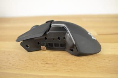 Die linke Seite mit einem platzierten Gewicht