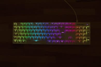 Beleuchtung der Tesoro Gram XS im Dunkeln