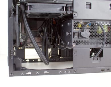 Eingebaute AiO und Mainboard