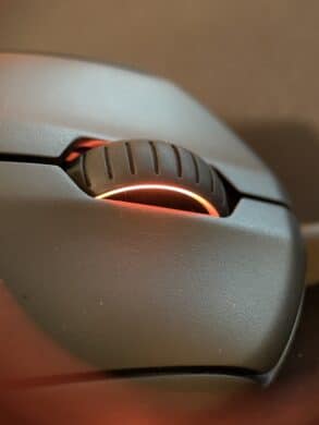 Die LED-Beleuchtung des Mausrades der SteelSeries Prime