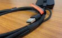 Das stoffummantelte Kabel der SteelSeries Rival 5