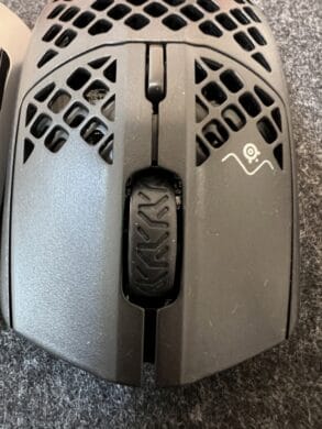 Mausrad und mechanische Switches der SteelSeries Aerox 3 (2022 Edition)