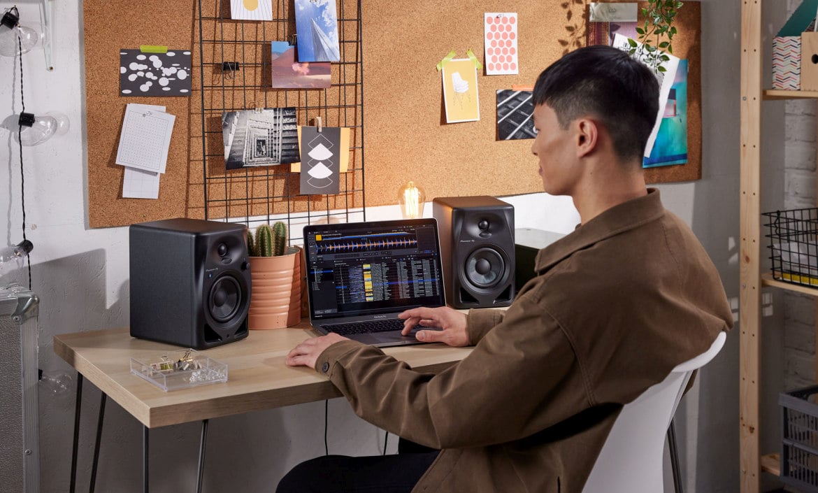 Pioneer DJ: Neue Desktop-Monitor-Lautsprecher mit Bluetooth
