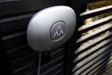 Vattenfall und Tchibo Charge Amps Halo Wallbox