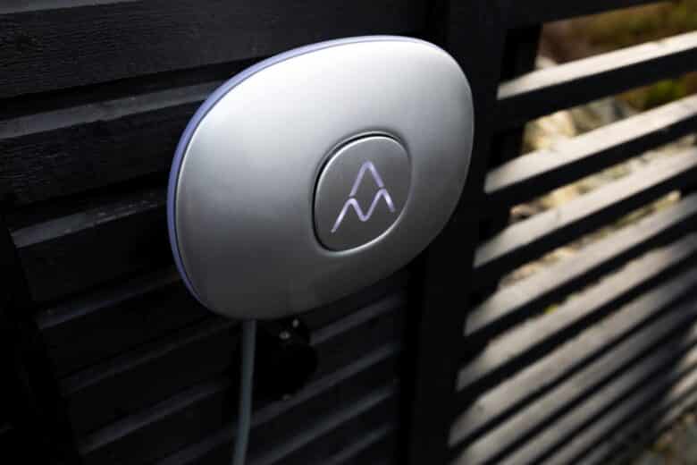 Vattenfall und Tchibo Charge Amps Halo Wallbox