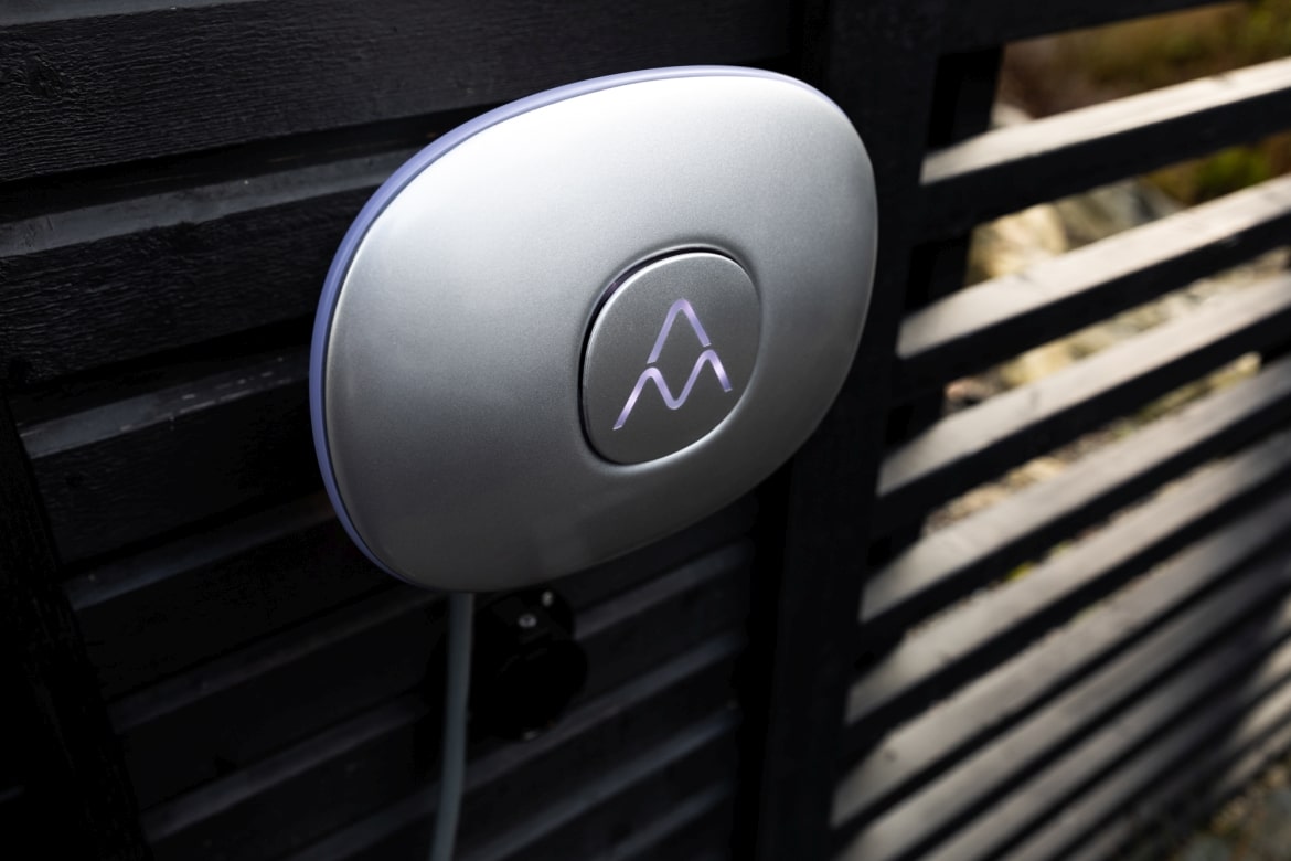 Vattenfall und Tchibo Charge Amps Halo Wallbox