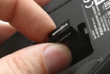 Der USB-Empfänger in der Maus