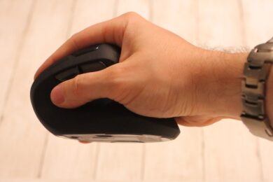 Haltung der Maus von der Seite