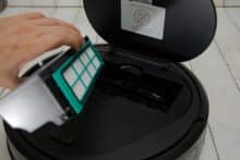 Entnommener Staubbehälter