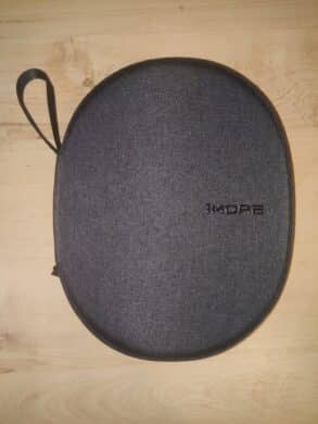 Das Hard-Case der Kopfhörer