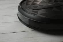 Schutzfolie am AirRobo P20 wird entfernt