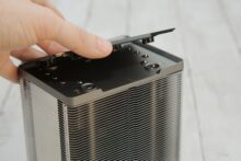 Abdeckung des DeepCool AK500 wird angebracht