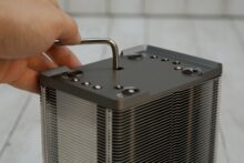 Kühlkörper wird festgezogen