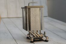 Kühlkörper des AK500 wird festgeschraubt