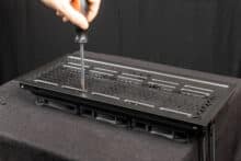 Verschraubung des Gehäuseteils an den Radiator