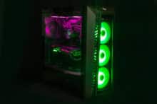 Cooler Master MasterBox 520 mit Radiator im Betrieb.