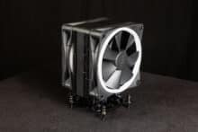 NZXT T120 RGB mit zwei Lüftern von schräg vorne