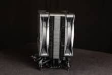 NZXT T120 RGB mit zwei Lüftern von der Seite