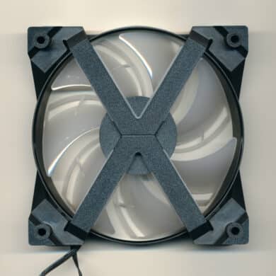 Neutrale Aufnahme des DeepCool MF120GT von vorne