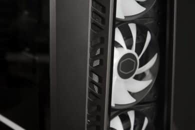 Luftlöcher neben der Frontscheibe des Cooler Master MasterBox 520