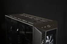Gehäuseoberseite des Cooler Master MasterBox 520 ohne Staubfilter.