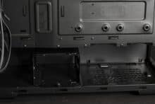 Der Festplattenkäfig ist im Gehäuse weiter hinten platziert.