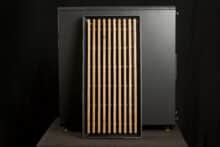 Das Front Panel lehnt am Fractal Design North