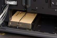 Zubehörbox im Innenraum des Fractal Design North