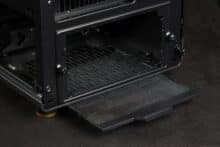 Ein Luftfilter unter der Netzteilabdeckung des Fractal Design North