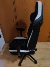 Seitenansicht des Stuhls