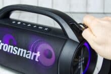 Tragegurt wird am Tronsmart Bang SE angebracht