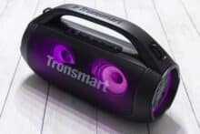 Tronsmart Bang SE leuchtend von schräg oben