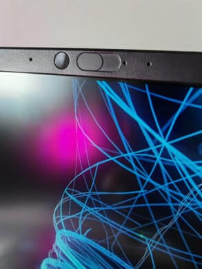 mechanische Blende vor der Webcam