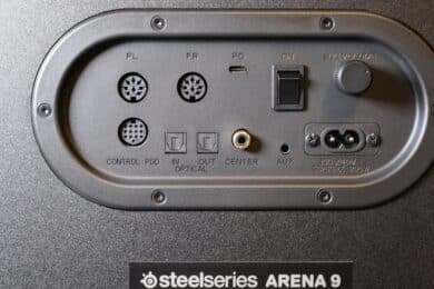 SteelSeries Arena 9 Subwoofer und Anschlüsse
