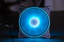 Blau leuchtender Lüfter Alphacool Aurora Rise