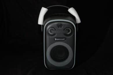 Tronsmart Halo 100 mit Griff und Schaumstoffstreifen