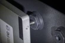 SSD wird in das Gehäuse gesteckt