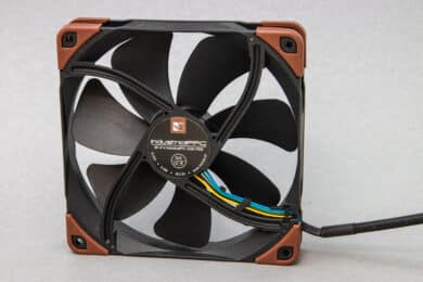 Schwarzer Lüfter von hinten