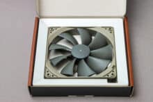 Geöffnete Box mit Noctua NF-P14s redux-1500 Lüfter