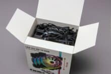 Geöffnete Schachtel mit Blick auf die Lüfter