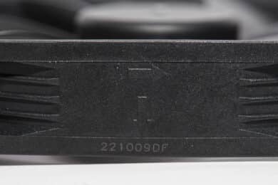 Rahmen mit Produktionsdatum am Noctua NF-A14 industrialPPC-3000 PWM