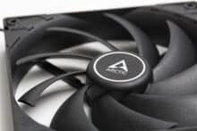 Mitte des 140mm Lüfters Arctic F14 PWM PST