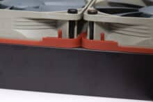 Zwei Noctua NF-P12 redux-1700 mit NA-SAVG1 auf einem Radiator