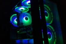 Blau und grün leuchtende Lüfter